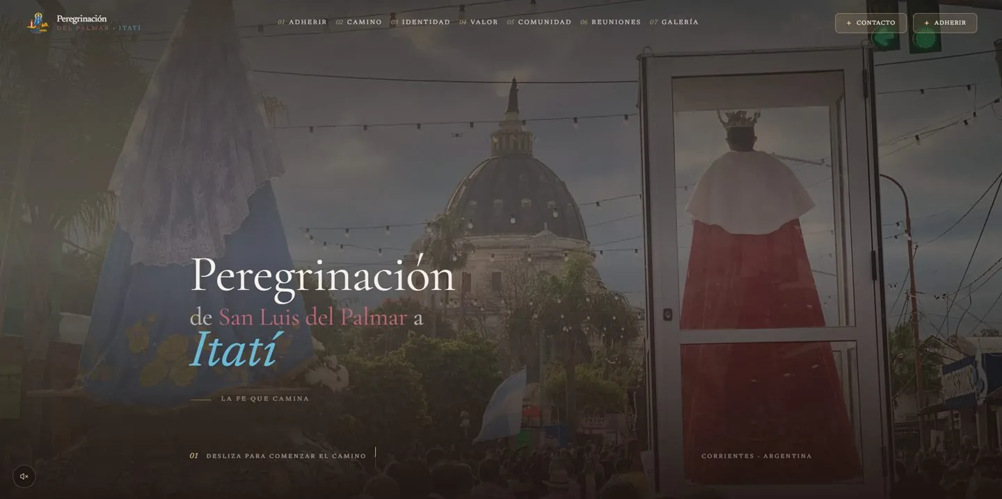 Portada del sitio de la Peregrinación de San Luis del Palmar a Itatí: la imagen de la Virgen entre guirnaldas de luces frente a la basilica, con el titulo del recorrido.